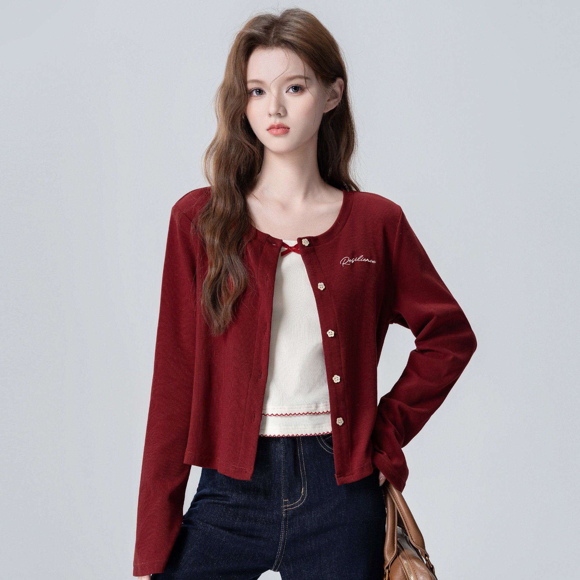 红色圆领针织开衫女春秋2025秋季新款刺绣设计感薄款外套短款上衣