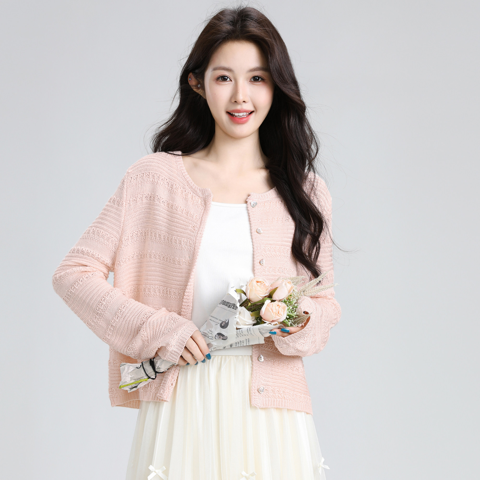 浅粉色圆领针织开衫女春2025春秋新款镂空设计感薄款外套短款上衣