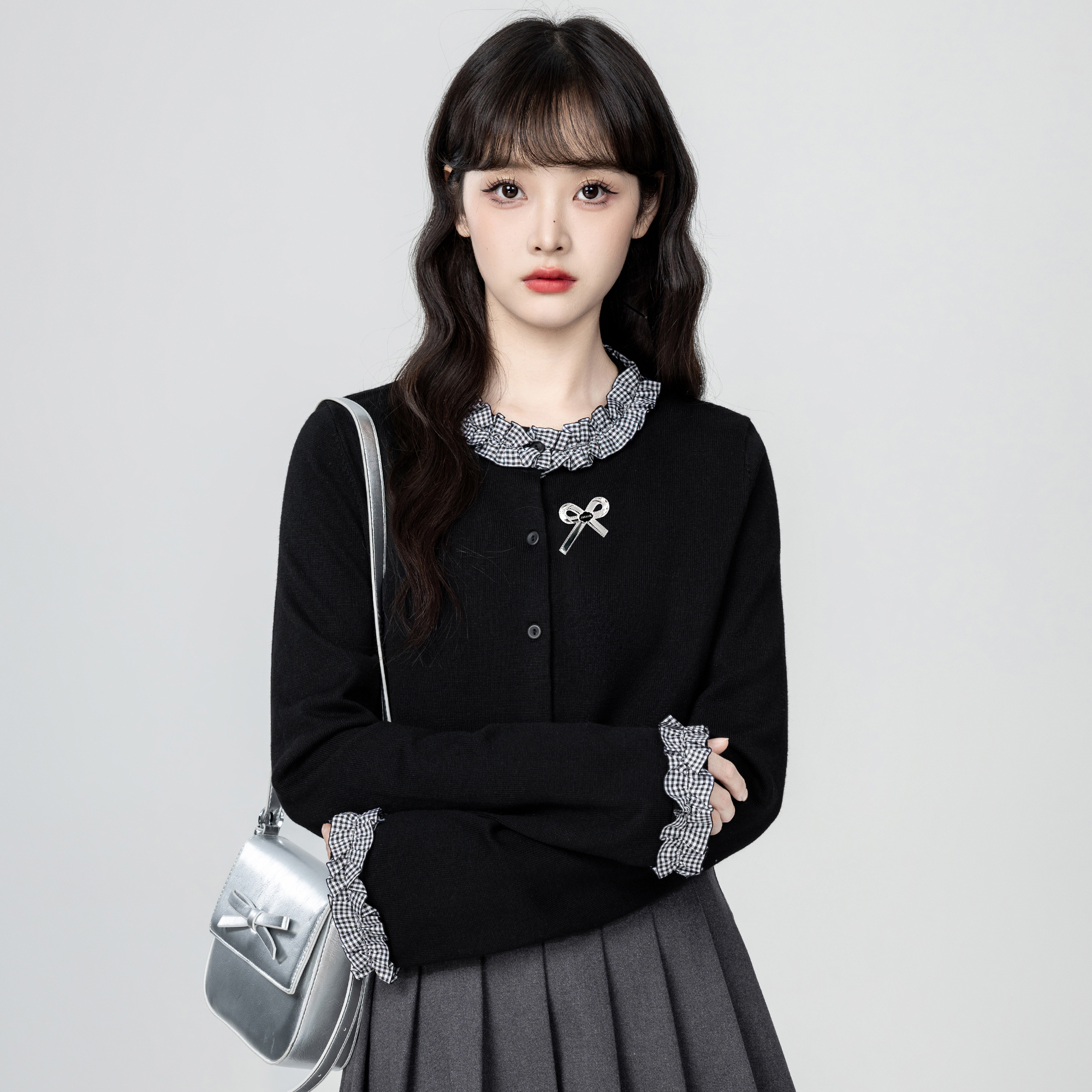 黑色蝴蝶结针织开衫女春秋2025秋季新款木耳边格纹拼接设计感上衣