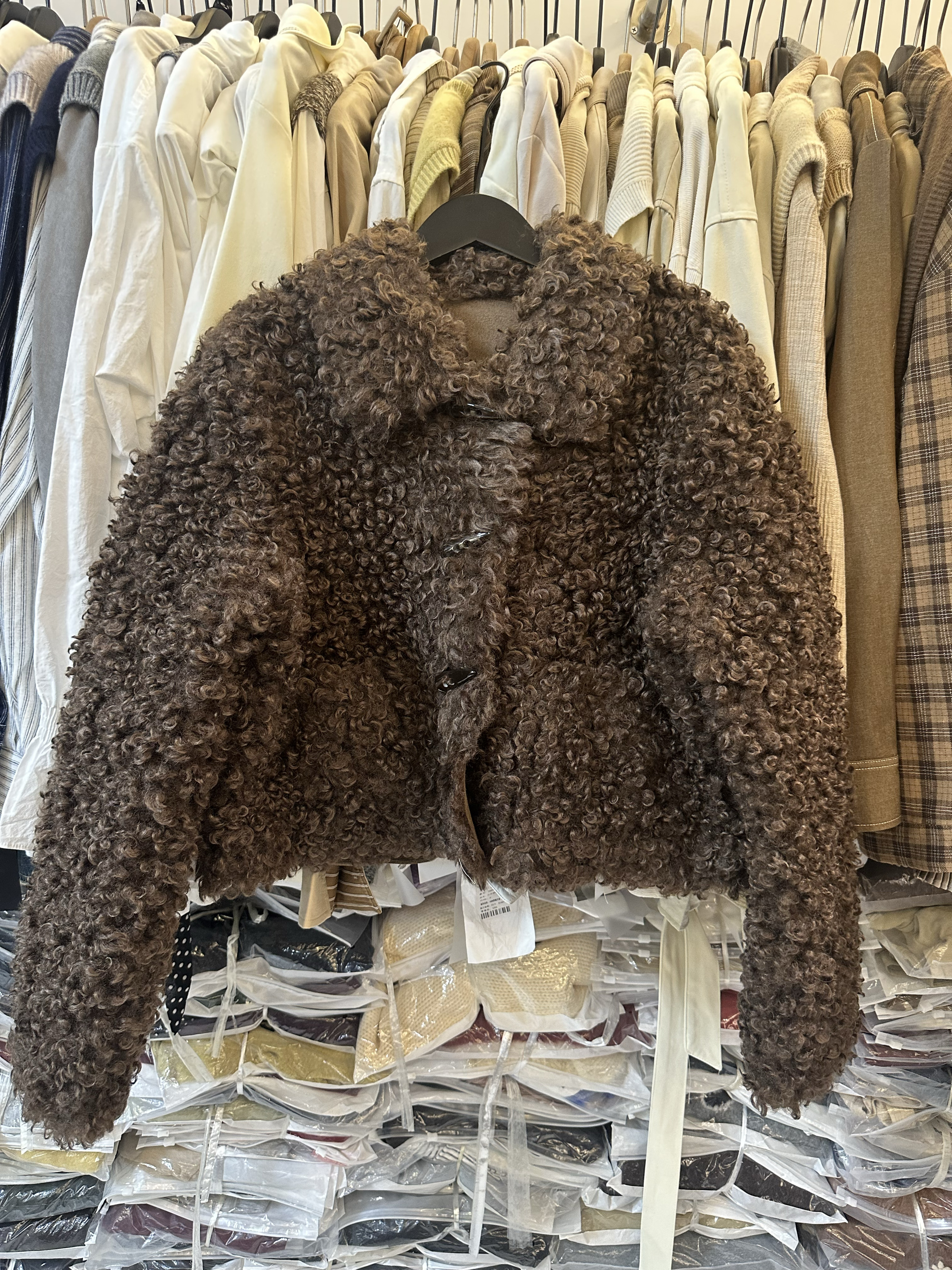 韩系新款时尚高级感羊毛卷短款保暖皮毛一体外套小个子精致大衣女