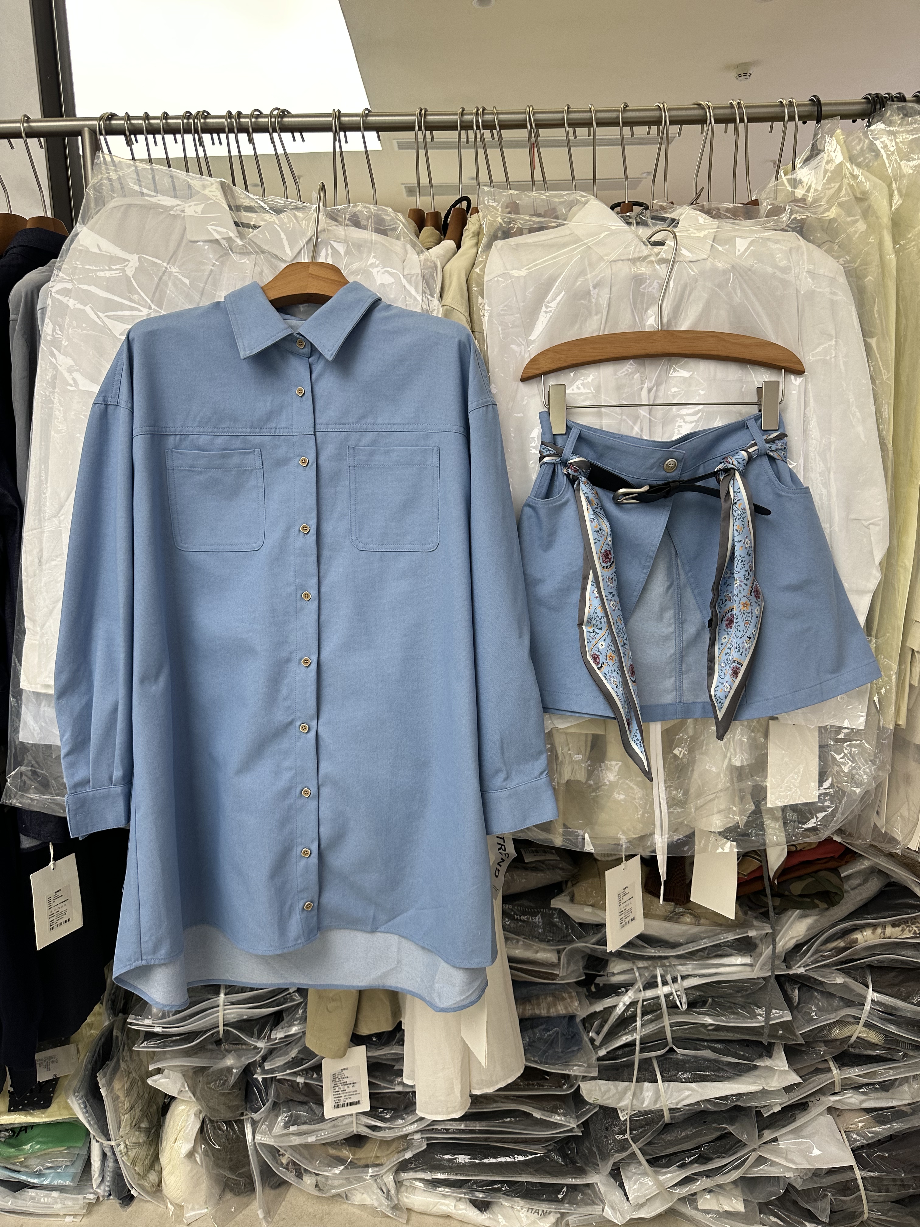 SY韩系新款时尚高品质翻领宽松休闲纯色长袖衬衫丝巾屁帘短裙套装