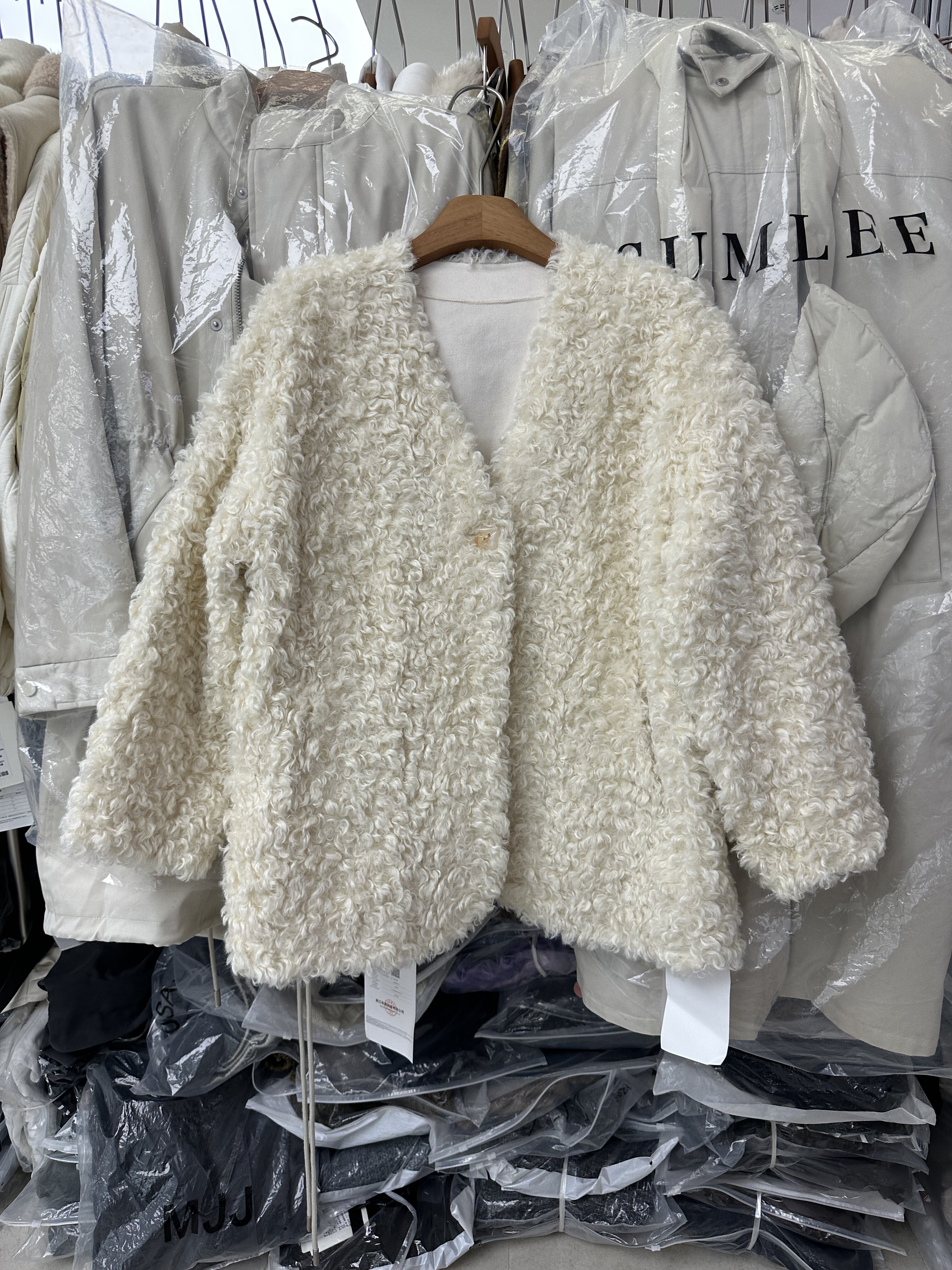 SY韩系新款时尚高品质V领宽松休闲百搭保暖皮毛一体外套大衣女