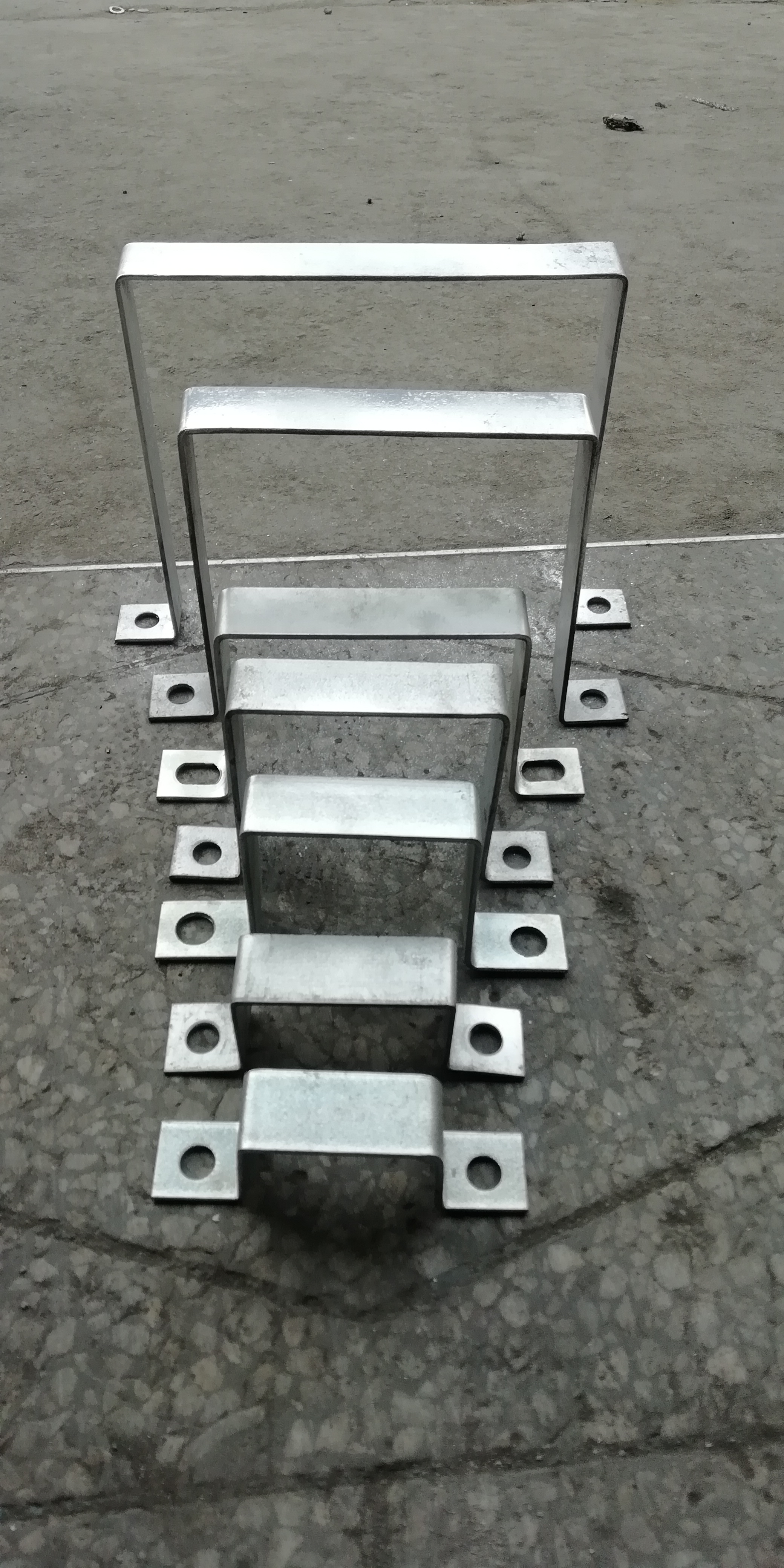 订做正方形镀锌几字型扁铁方管卡