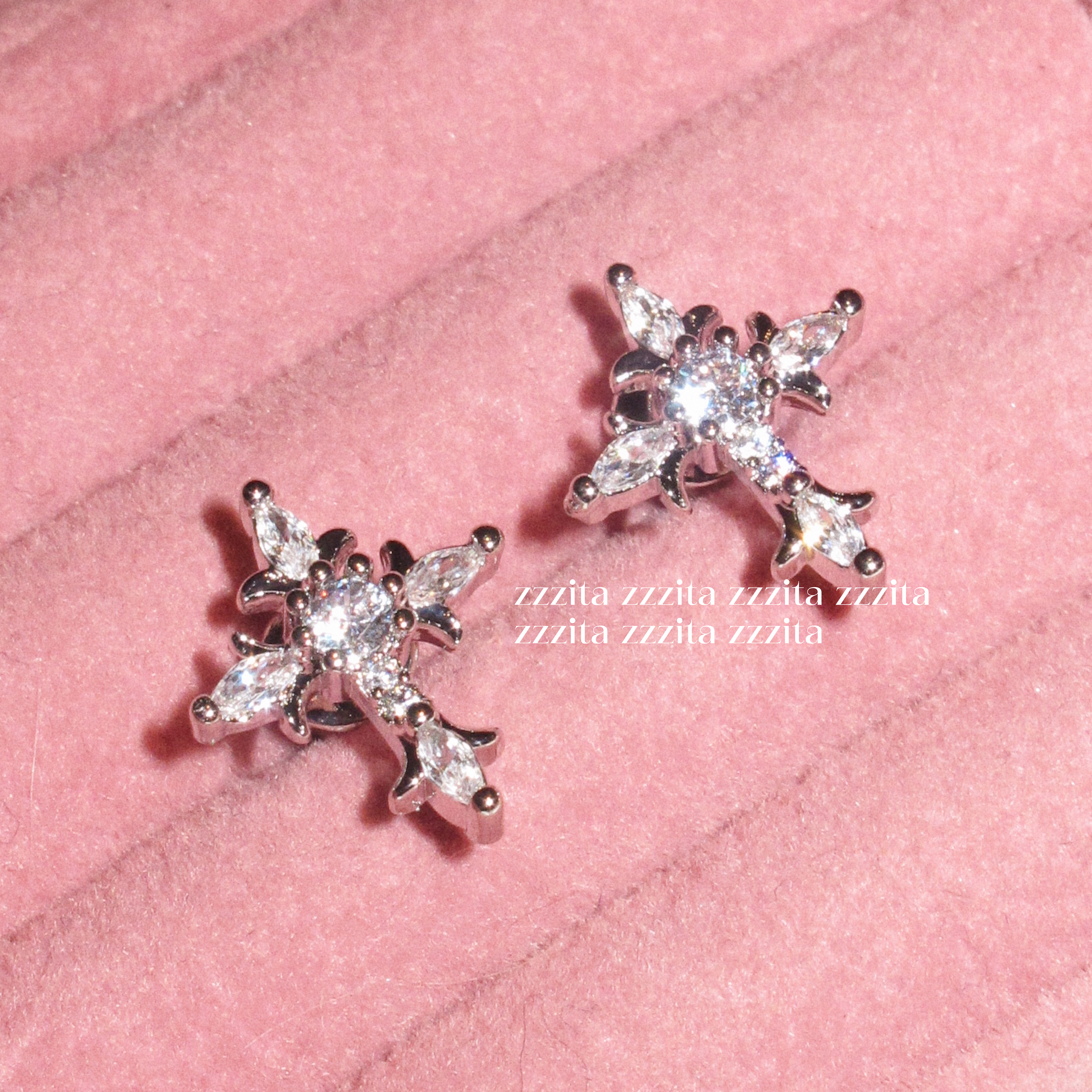 ZZZITA 冷都神女·Iced Out~欧美辣妹ins百搭简约闪钻十字架耳钉