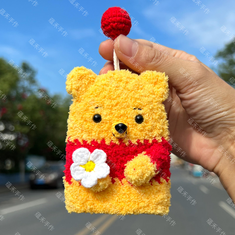 可爱卡通汽车钥匙保护套超萌小熊维尼毛绒保暖抽拉式门禁卡包车饰