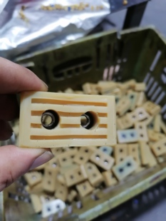 牵引机橡胶块型材管材挤出机牵引压块耐磨牛筋块履带链条硅胶块