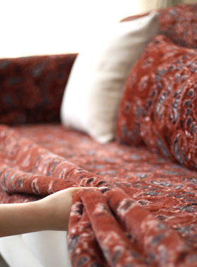 2025新年冬季加厚仿兔毛绒沙发盖布红色防滑沙发套罩高级感全包