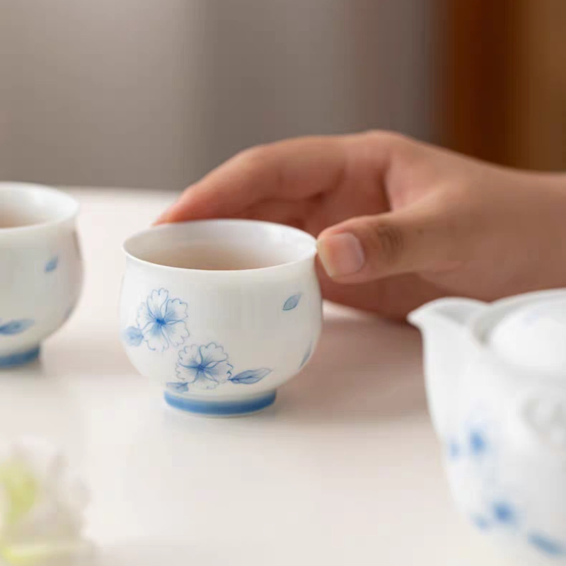 釉下彩手绘青花影青釉花口闻香杯主人杯家用简约女式喝茶杯品茗杯