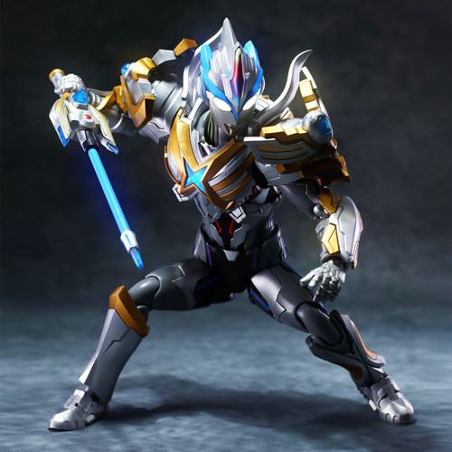 传奇版艾克斯奥特曼玩具模型