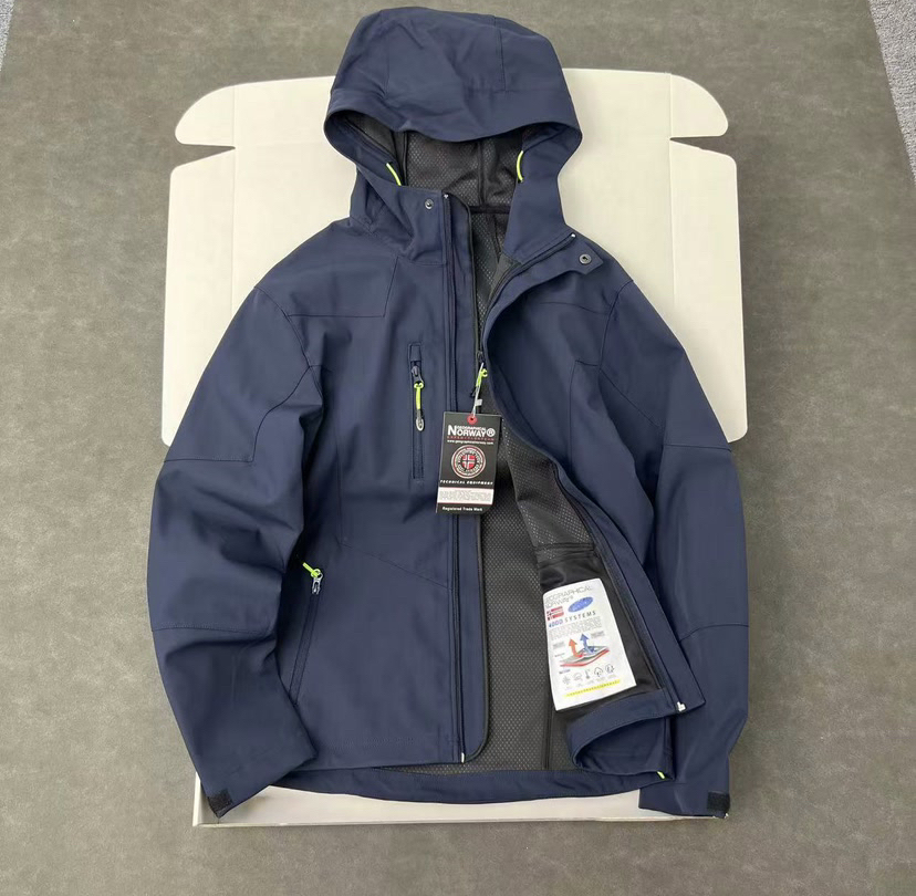 挪威户外牛货4000防水透气男女户外防水防风连帽软壳冲锋衣外套