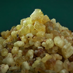 西非绿色乳香 带有檀香韵的神奇乳香 香气层级丰富 强烈推荐