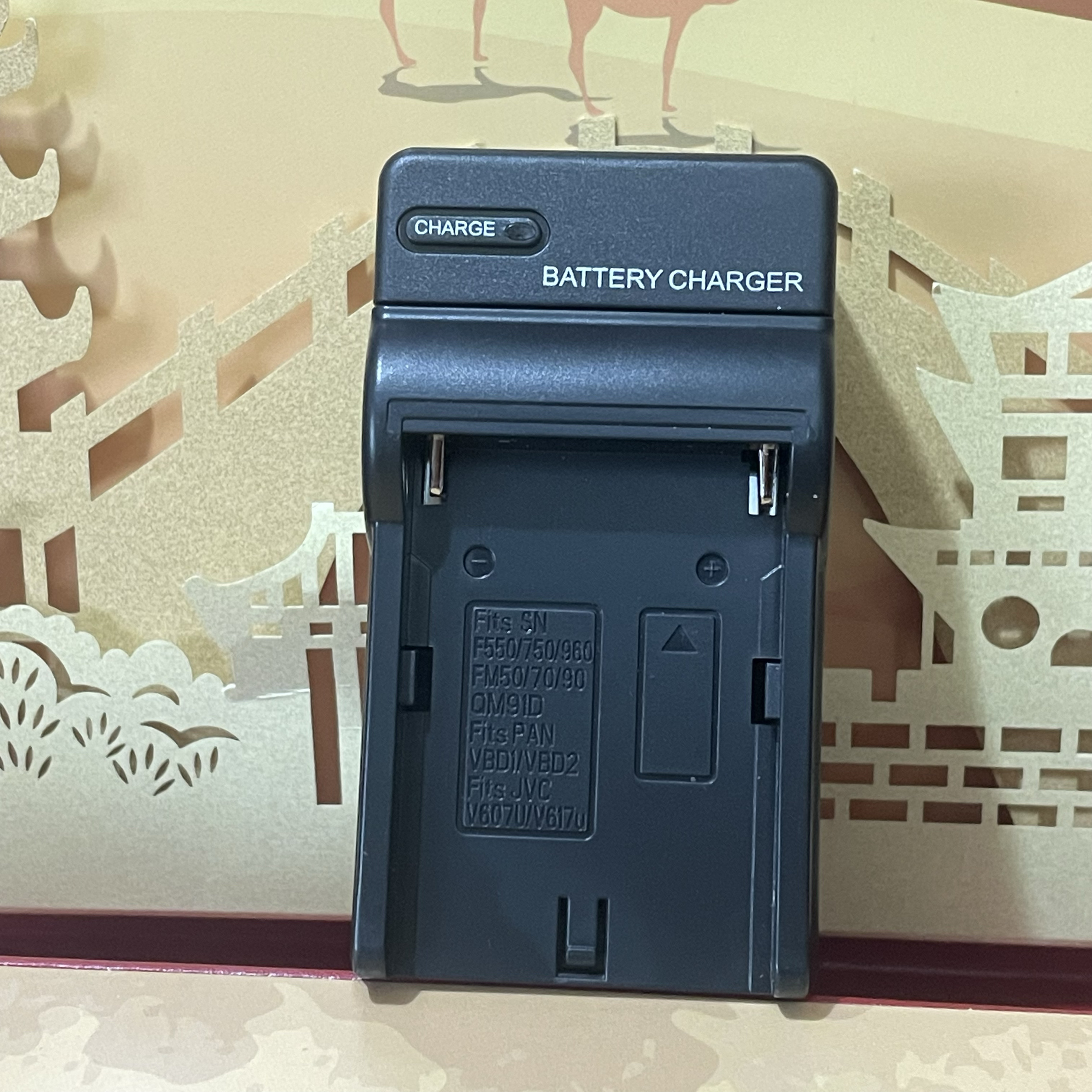 适用于 SONY索尼F970/F550/F750/QM91D/FM50/V607U/V617U充电器