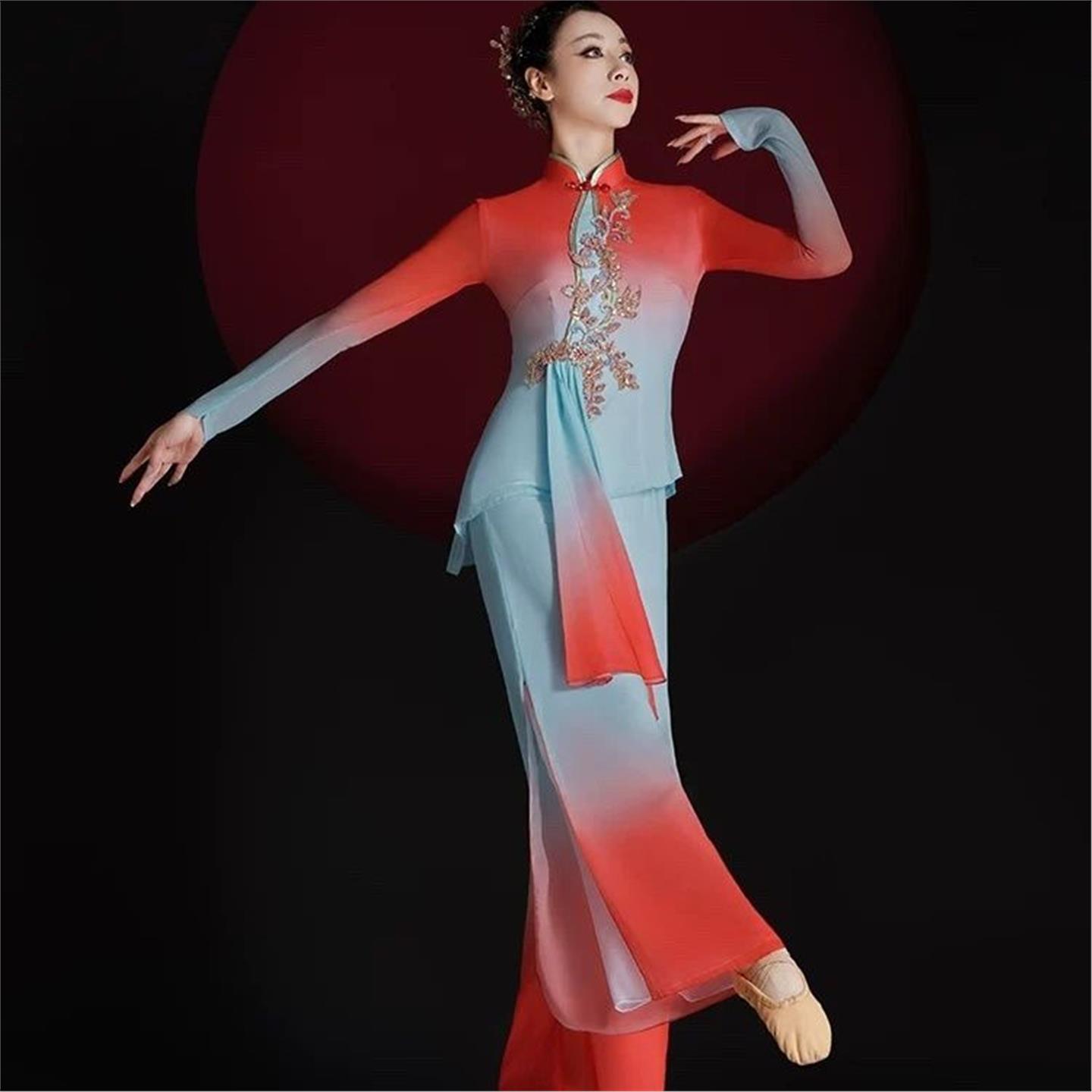 胶州秧歌舞演出服装女2024新款现代广场舞扇子伞舞蹈服套装表演服