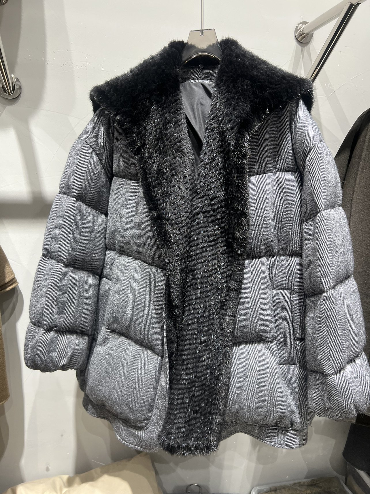 冬季新款时尚休闲简约百搭拼接水貂披肩毛领鹅绒服