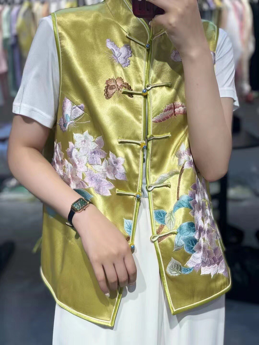 2022新款重工蝶恋花手绣短款马甲 白色粉色芥末绿 J23004