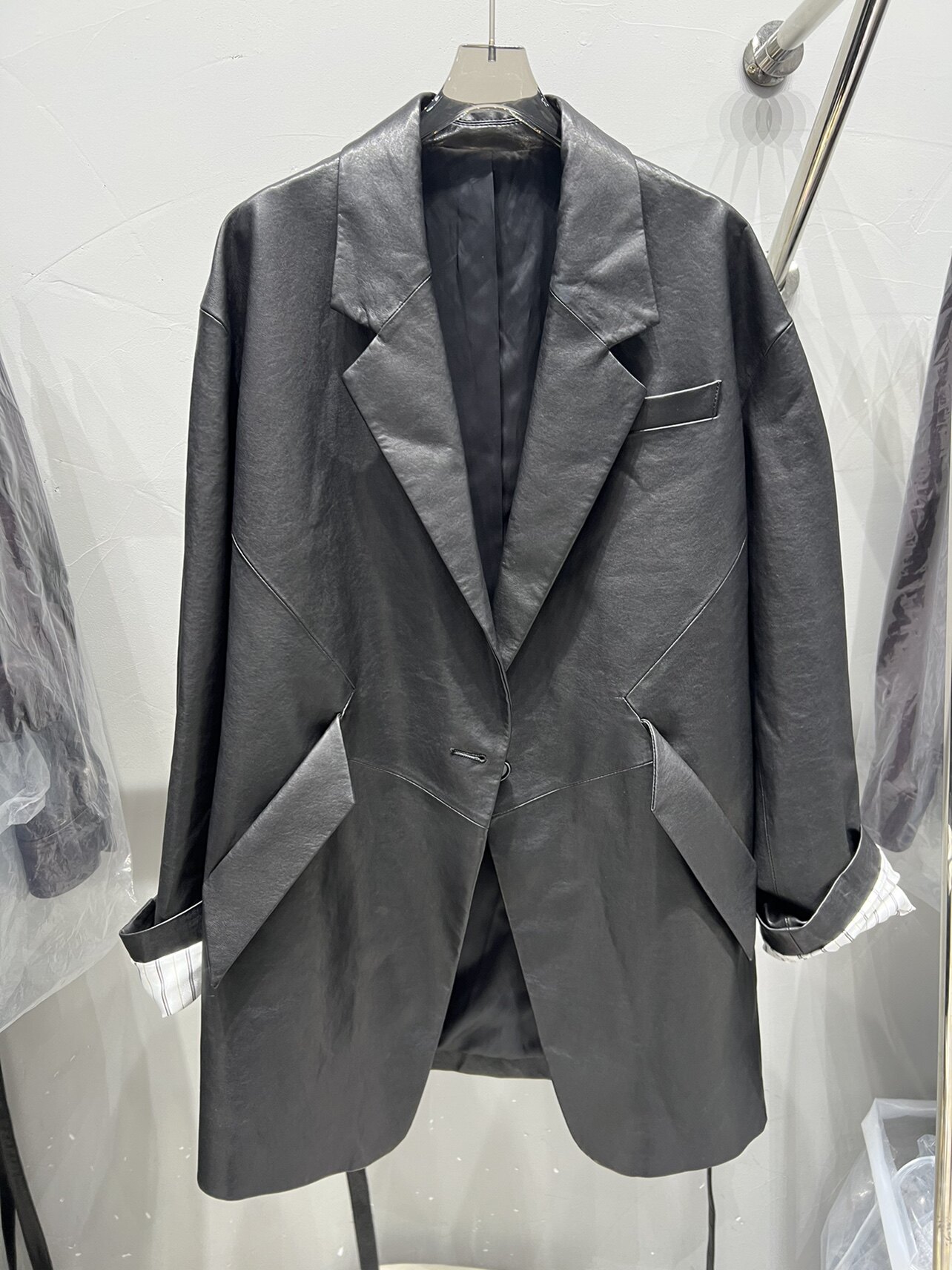 高级感真皮阔版西服皮衣女绵羊皮帅气腰带中长款休闲西装外套