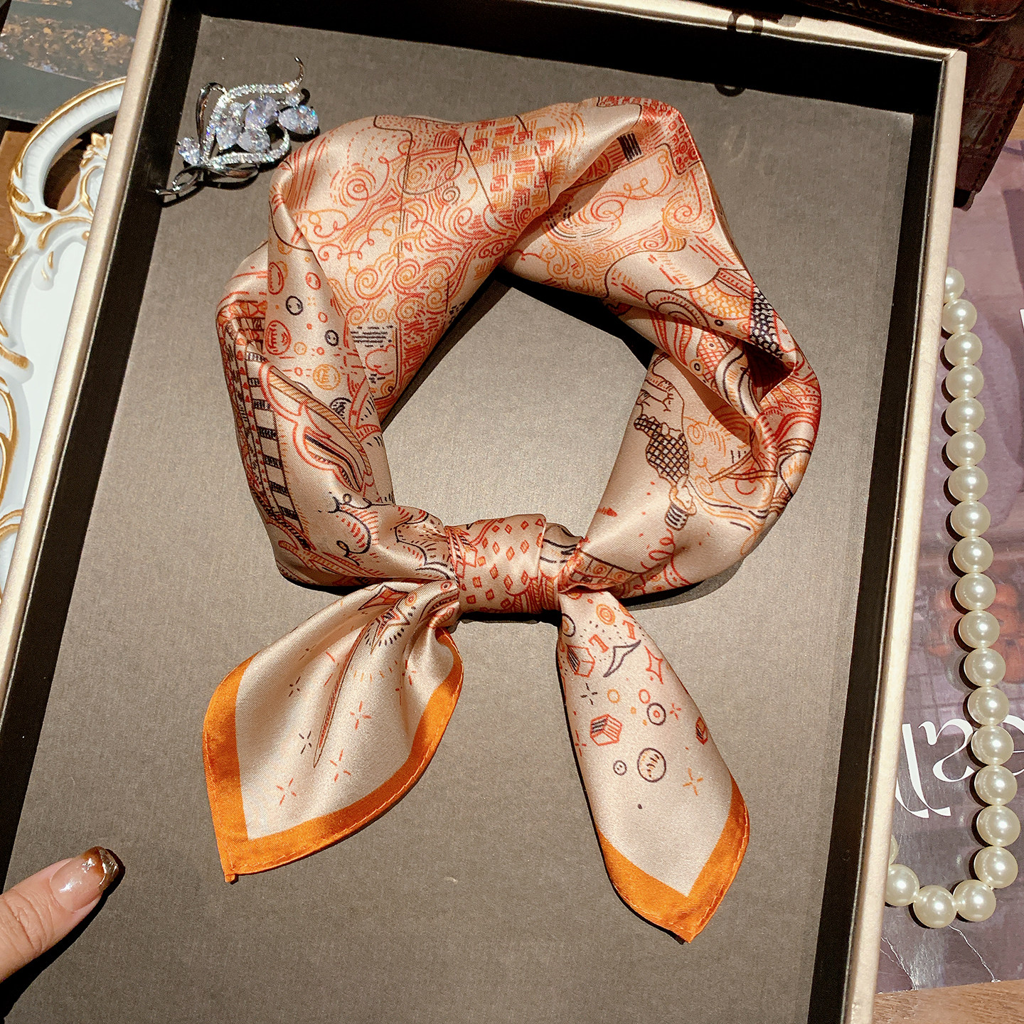 橙色真丝方巾女桑蚕丝春秋复古手绘风丝巾新款百搭职业装围巾围脖