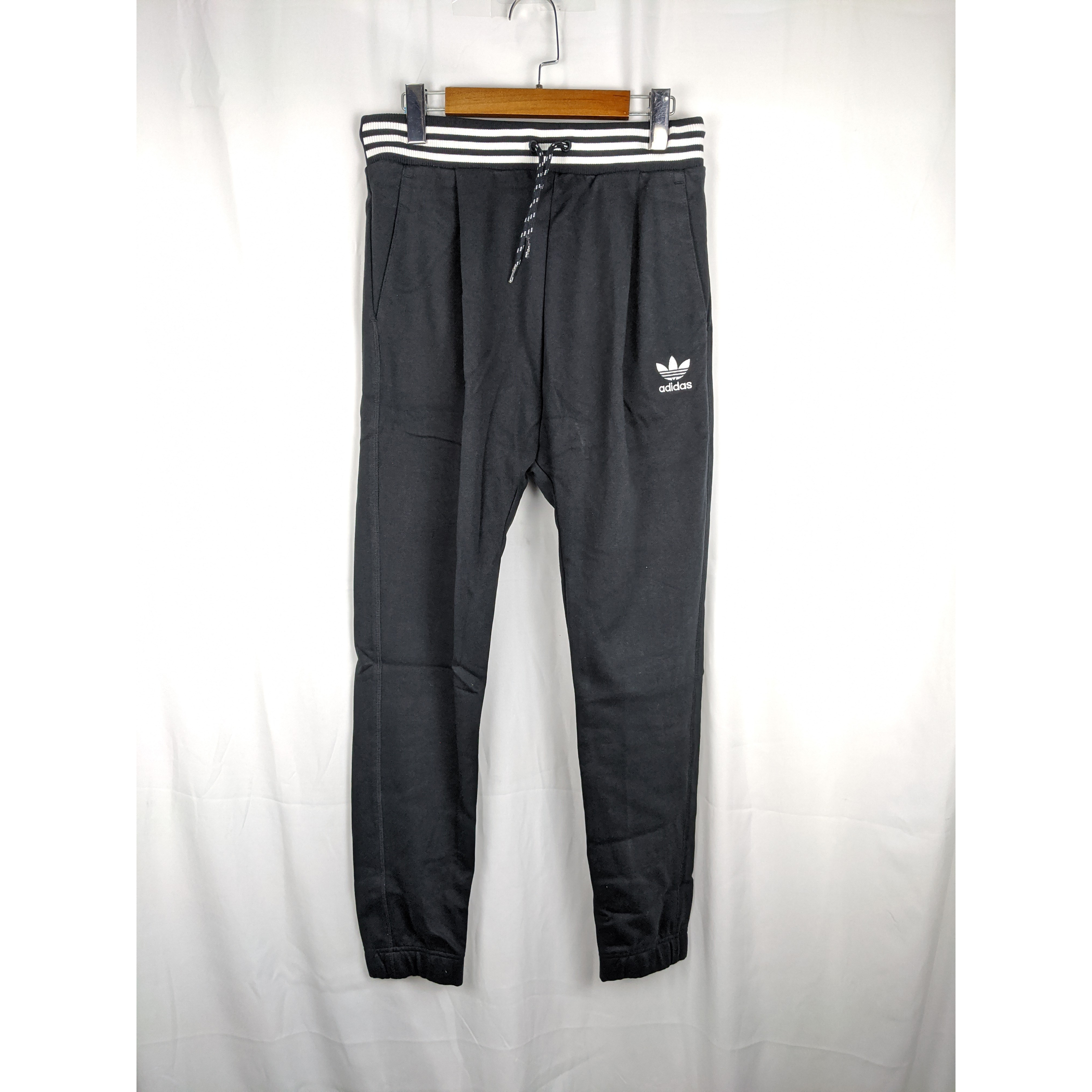 菲董联名 adidas Pharrell Williams 女子复古休闲束脚裤 CY7490