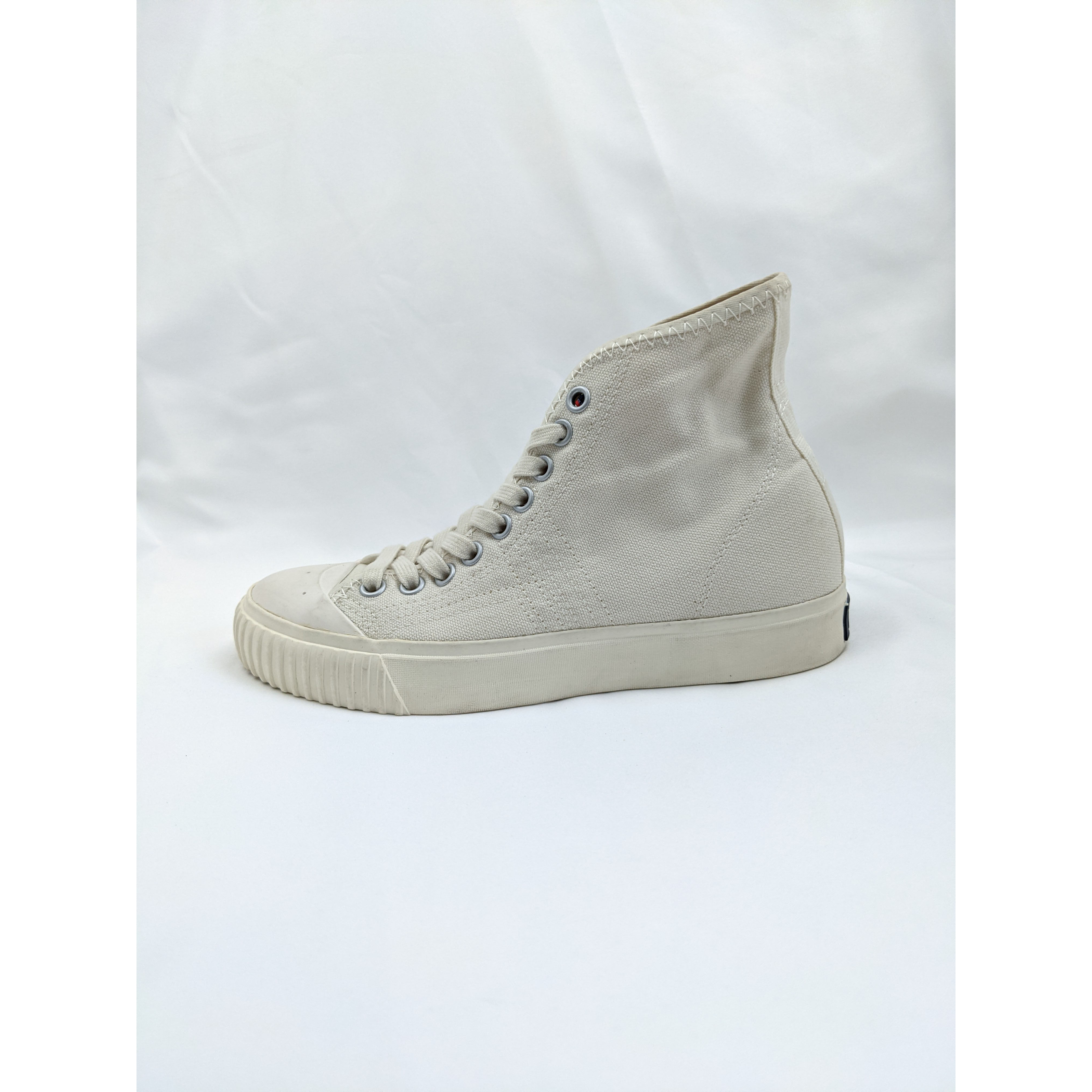 正品 鬼塚虎 Onitsuka Tiger 女子帆布鞋 1183A203-100有存放痕迹
