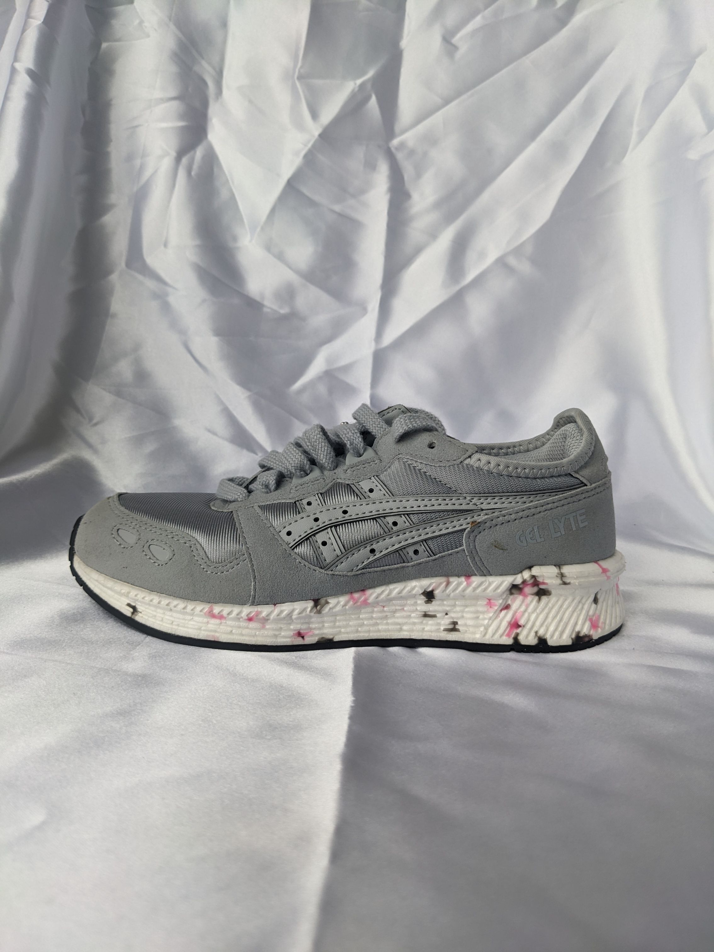 亚瑟士 ASICS HYPER GEl-LYTE 女子专业减震休闲慢跑鞋 1192A020