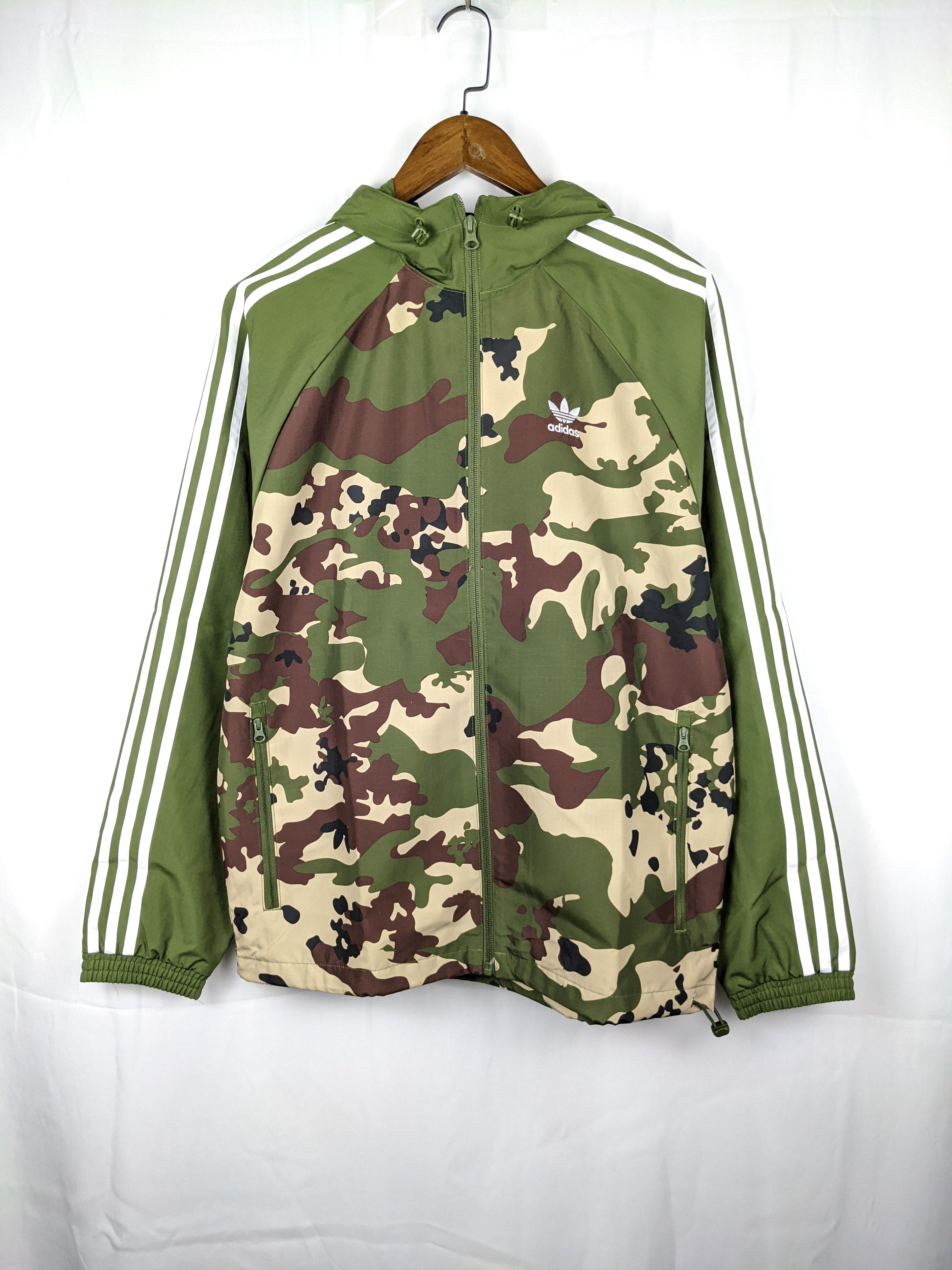 现货 三叶草 ADIDAS CAMO WB 男子经典迷彩风衣夹克外套 IS0260