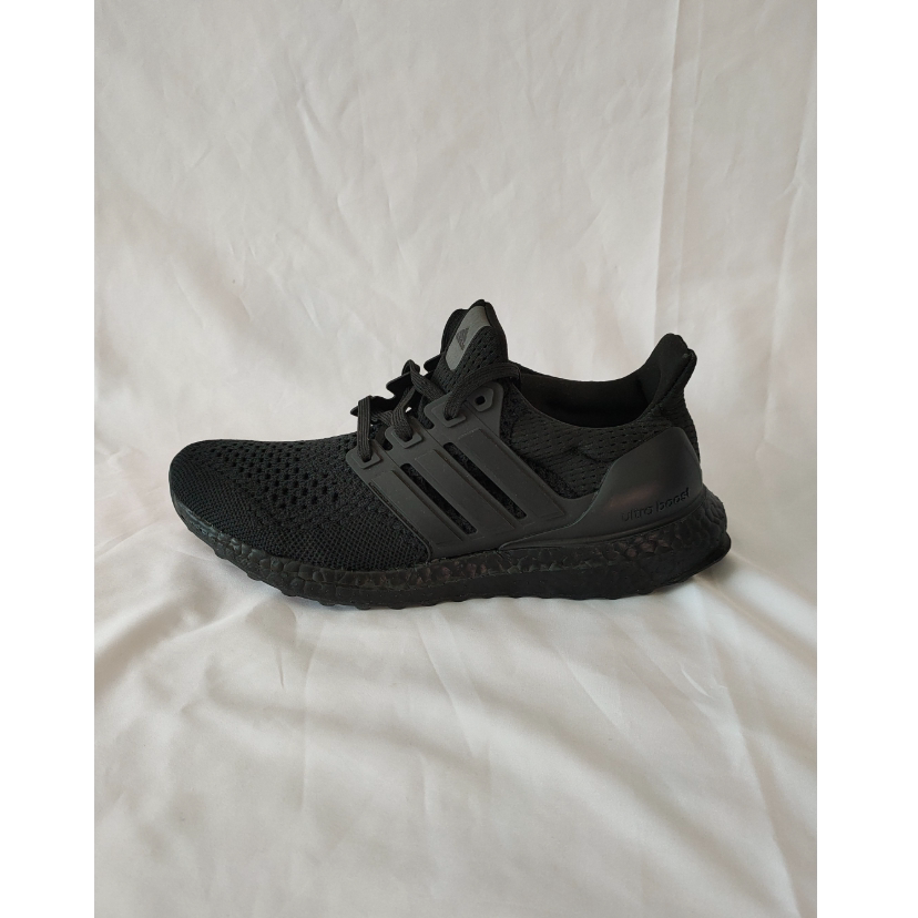 正品 元年 adidas UltraBoost 1.0 黑武士女子复古 跑步鞋 HQ4204