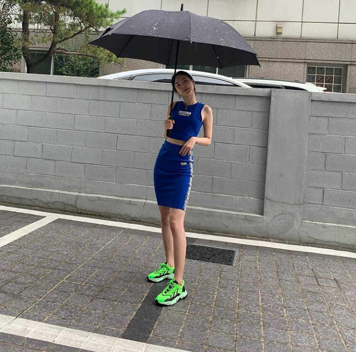孙娜恩上身款 三叶草双标串标印花短款女运动短裙 ED7421 CE4162.