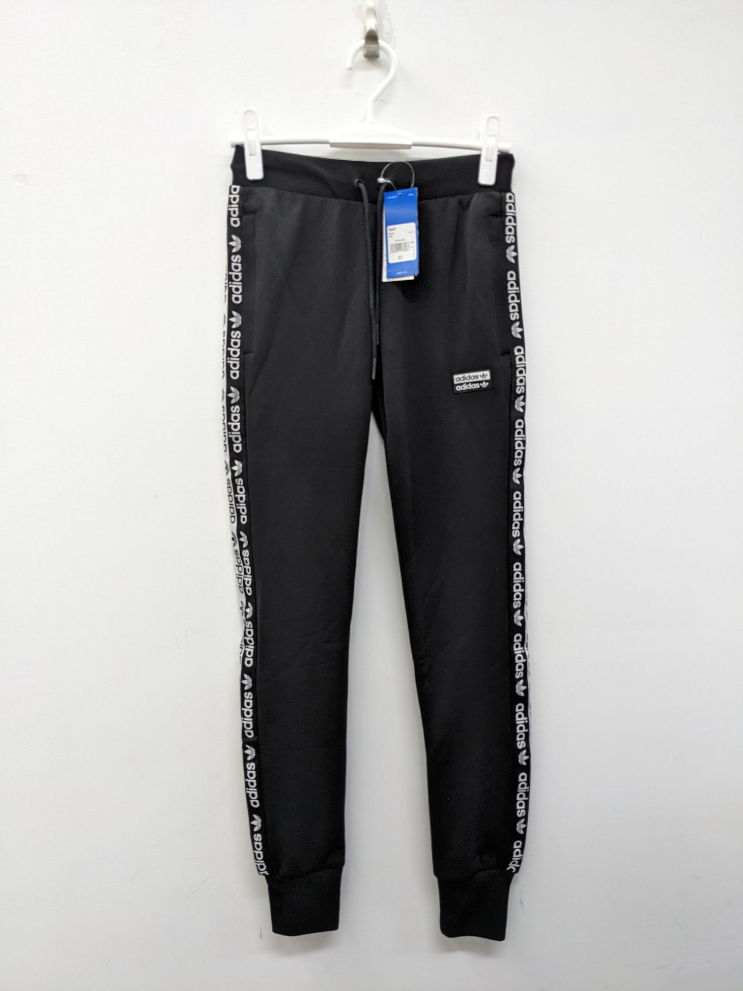 ADIDAS 三叶草 女子串标运动休闲束脚裤 FI7114