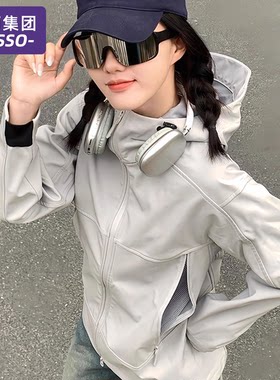 唐狮集团DESSO软壳冲锋衣女春秋