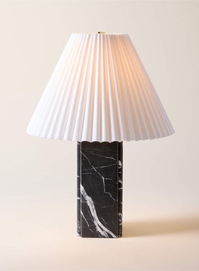 现 纽约下城公园进口比安卡奢华黑色大理石百褶灯罩装饰台灯