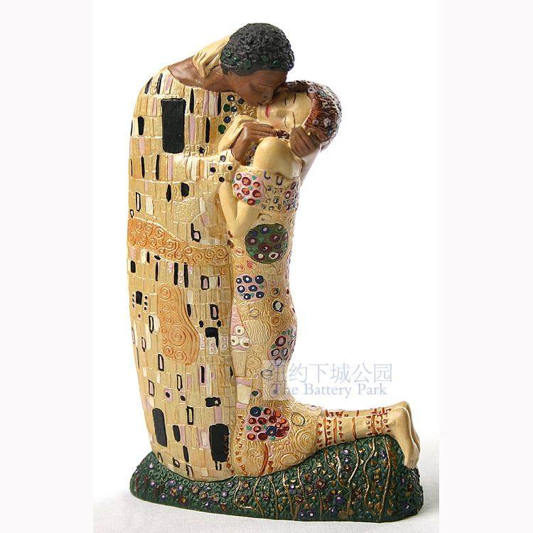 纽约下城公园进口克里米特的醉心之吻人物雕塑艺术桌面小摆件