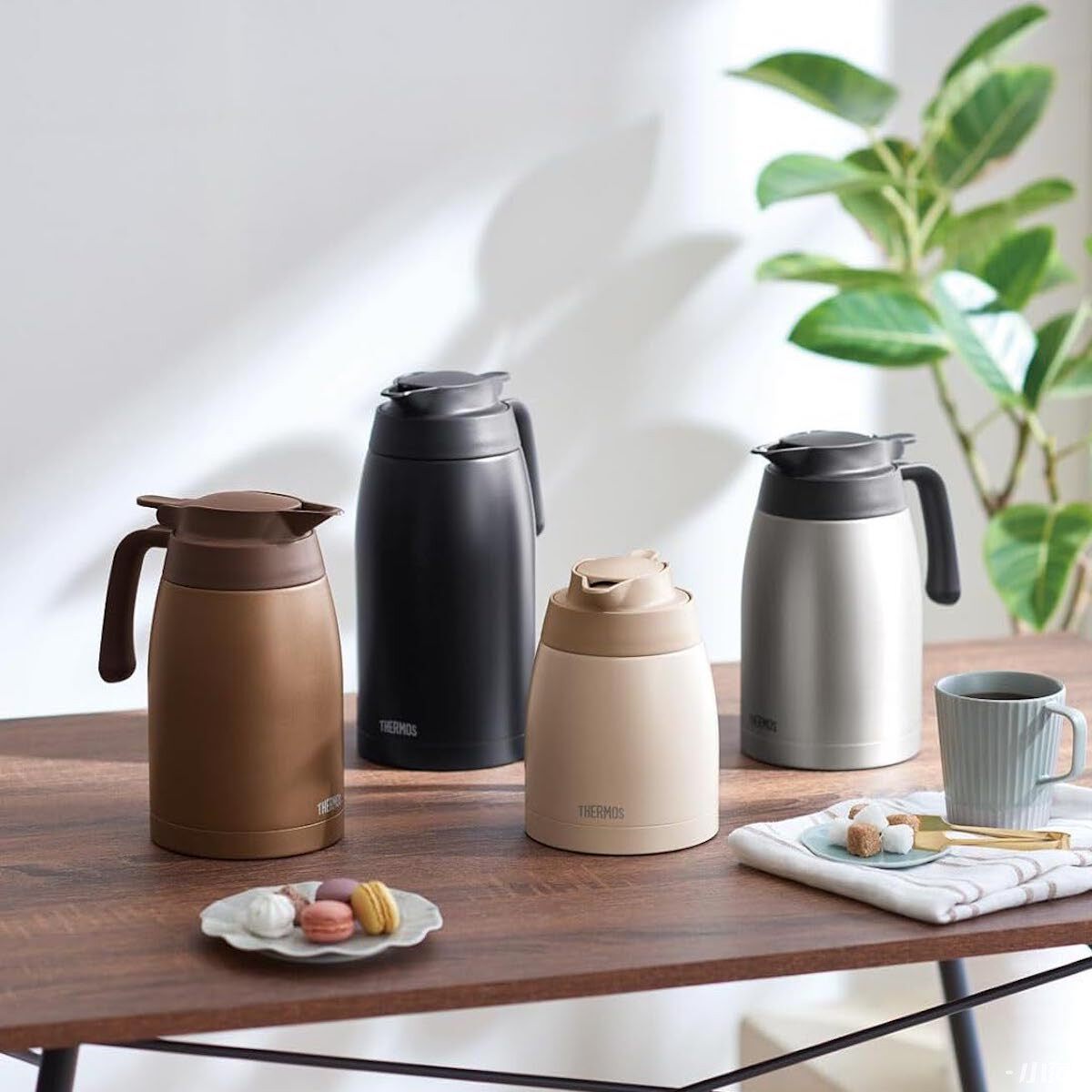 日本膳魔师超轻不锈钢保温壶家用桌面台式鸭嘴壶THV2.0L大容量TTB