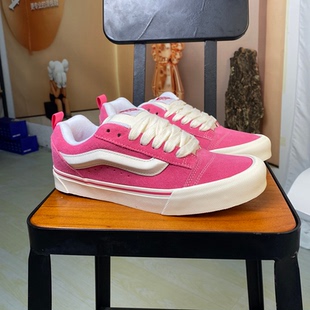 范斯Vans KNU SKOOL粉色草莓熊麂皮低帮男女面包板鞋VN0009QCBJ1