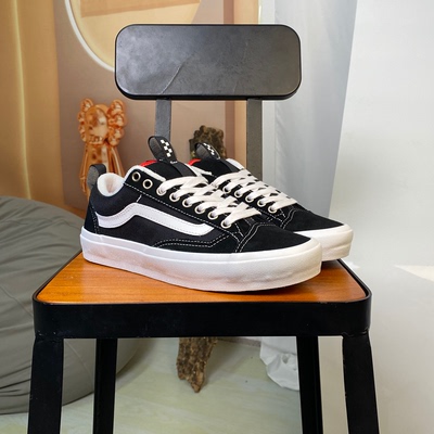 VANS范斯黑白低帮滑板鞋