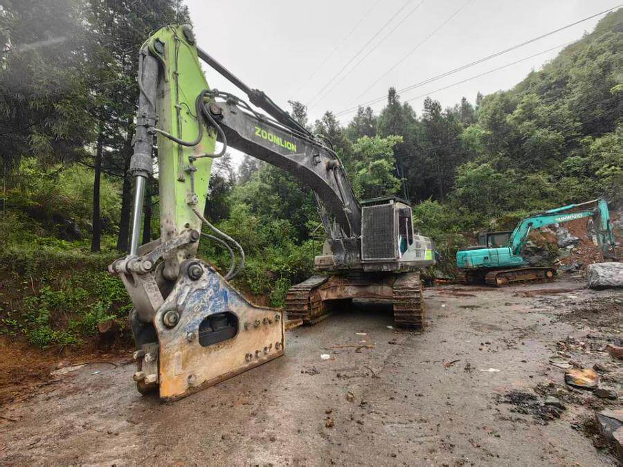 3月10日渭南变卖中联牌履带式液压挖掘机ZE550EK-10网络拍卖公告