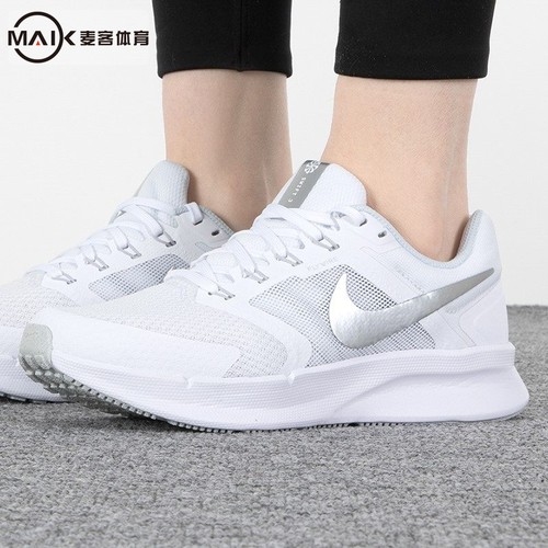 耐克女子缓震透气跑步鞋