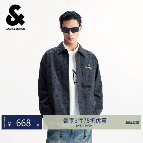宽松版型，衣身满印图案，BSQ刺绣图案装饰