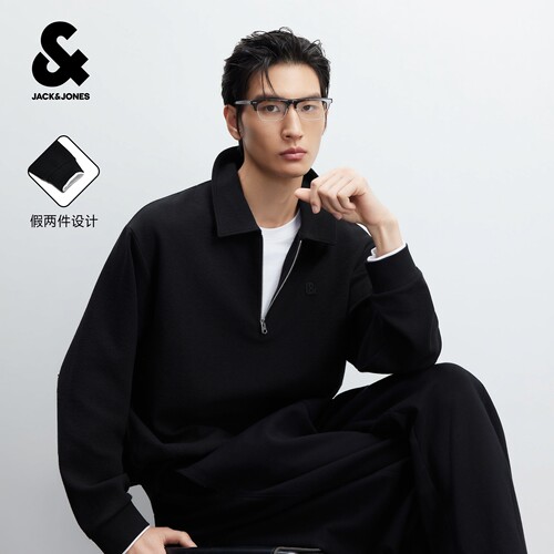 略宽松版型，翻领领型，精致半拉链门襟