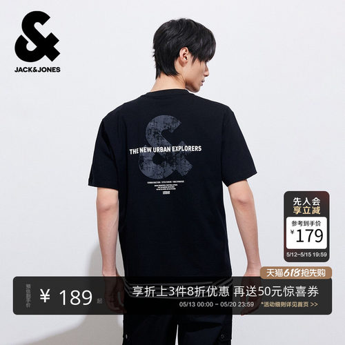 宽松版型；LOGO立体胶印；背后字母图案胶印