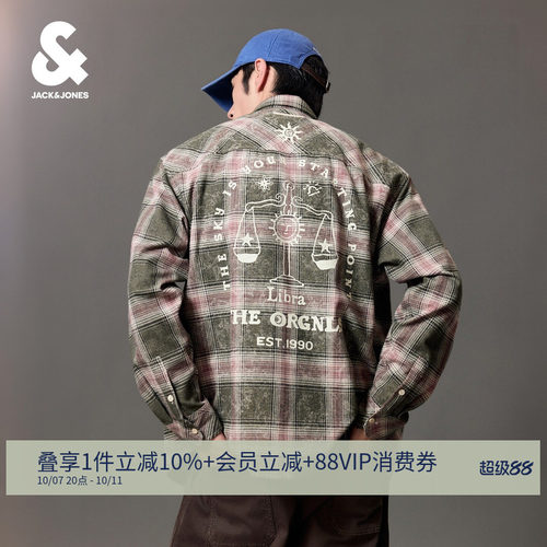 宽松版型，舒适自在，翻领领型纽扣门襟