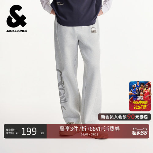 宽松版型；松紧抽绳腰头；单侧刺绣logo