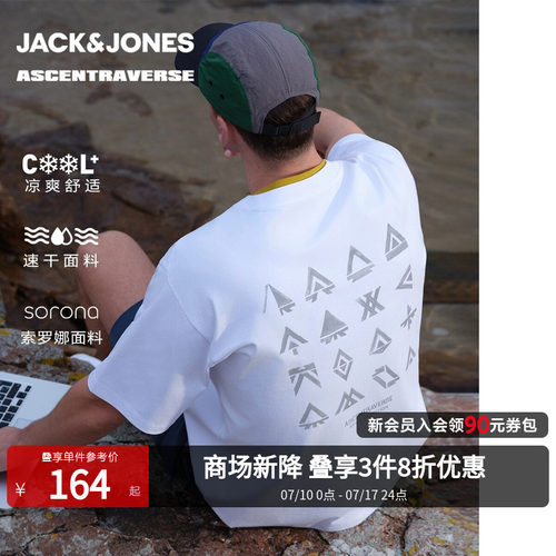略宽松版型，圆领领型，胸前单侧logo刺绣