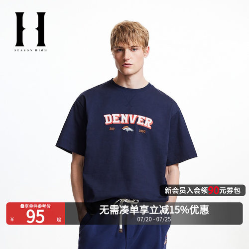 略宽松版型；纯棉面料；罗纹圆领领口；
