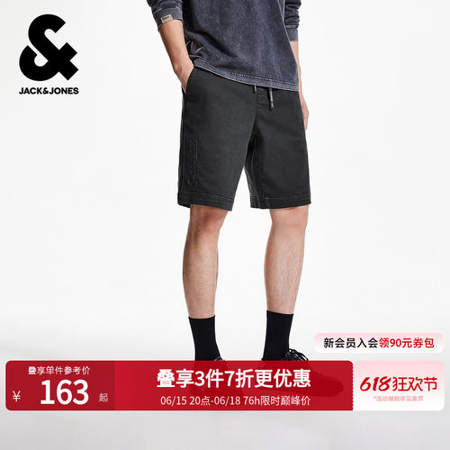 抽绳字母胶印图案；背后单侧贴袋"