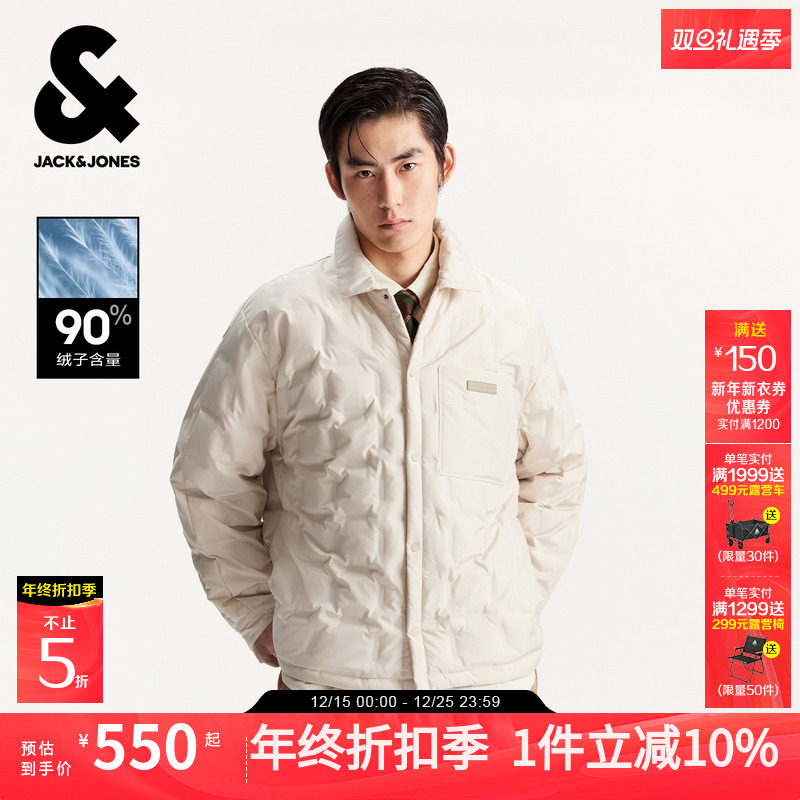 略宽松版型 尖领领型 按扣门襟 两粒扣袖口