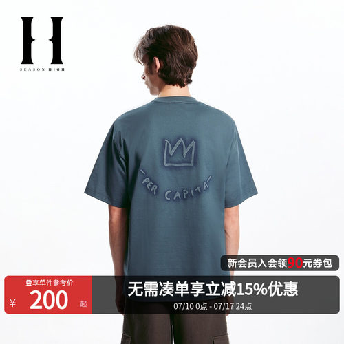 胸前装饰性胸兜；背后立体刺绣字母图案