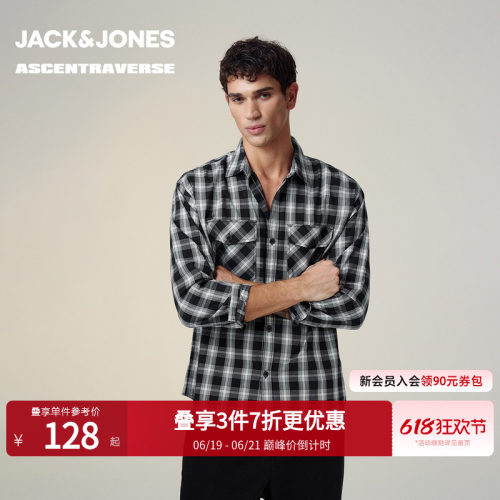 宽松版型；翻领领型 两粒扣袖口；弧形底摆