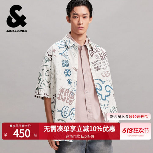 宽松版型，翻领领口，纽扣门襟