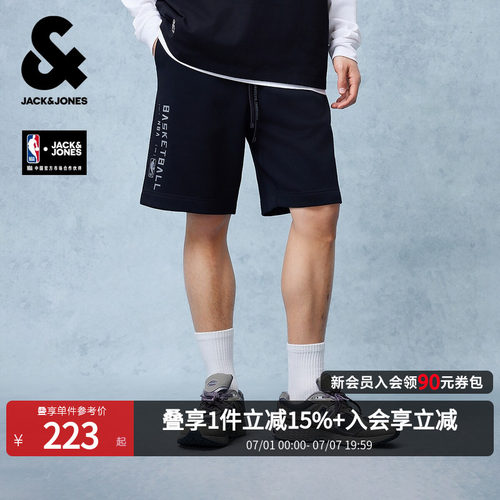 宽松版型；抽绳松紧腰头；NBA logo 胶印