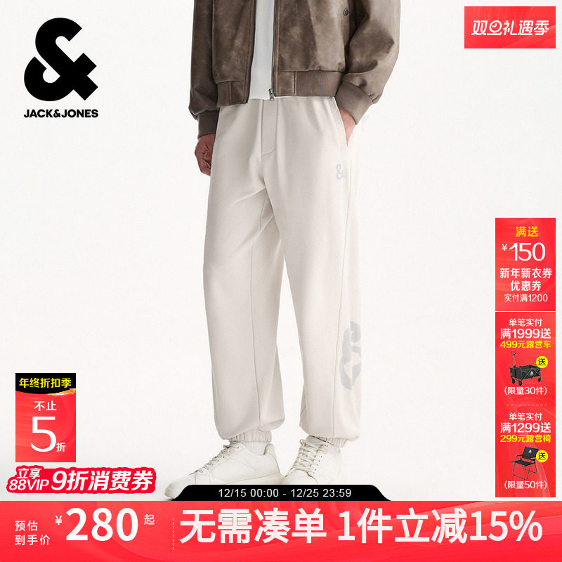 宽松版型，松紧抽绳腰头，双侧插袋